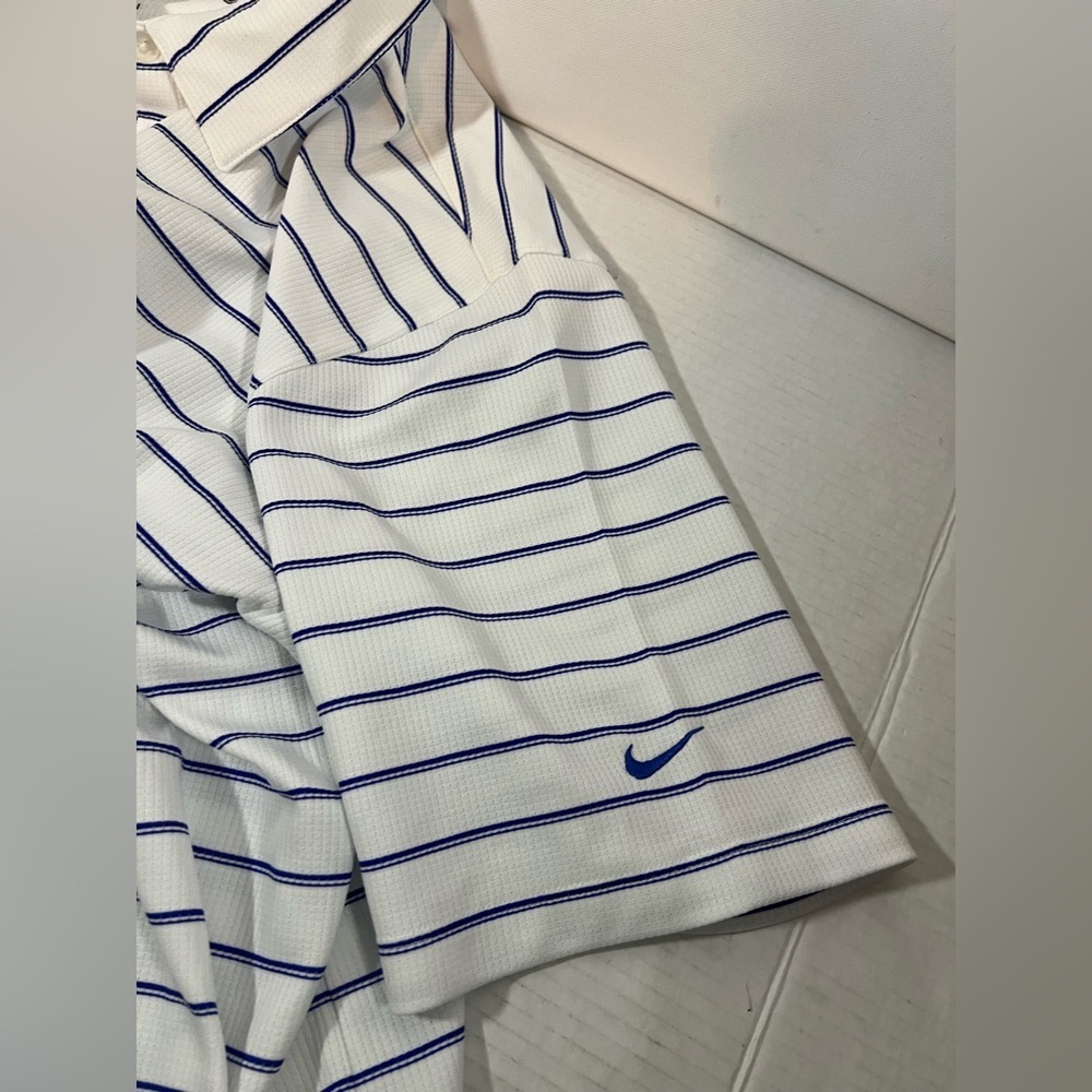 Nike Dri-Fit Men’s L White/Blue Stripe Short Sleeve Golf Polo Sleeve Logo - Picture 8 of 9